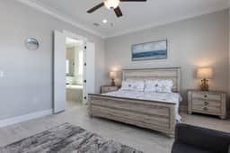 Blue Dolphin- Great Location, Amazing Pool, Putting Green, More!