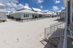 Blue Dolphin- Great Location, Amazing Pool, Putting Green, More!