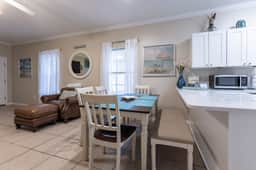 Villa Rose- OBA Living! Location X3! Close To Wharf, Golf, Food, Fun!