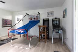Turtle Time Retreat-Close To OWA, Tanger, Hospital! Game Room, Hot Tub!
