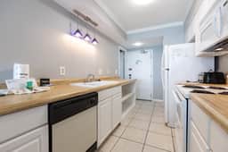 Island Shores 655- Clean, Beach Front, Walk Everywhere! Heart Of Gulf Shores!