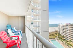 Tradewinds 906- Cute and Cozy! Beachfront! Amazing Heated Pool!