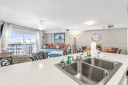 Tradewinds 906- Cute and Cozy! Beachfront! Amazing Heated Pool!