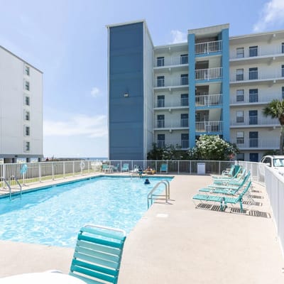 Island Shores 655- Clean, Beach Front, Walk Everywhere! Heart Of Gulf Shores!