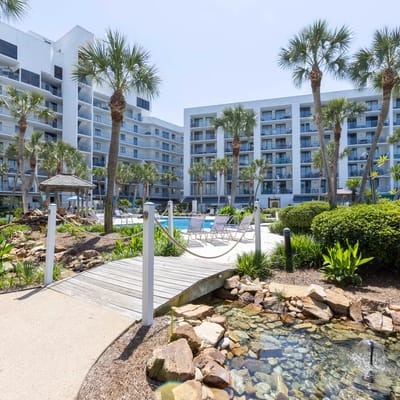 GSSR 602B- Cozy & Clean, Lagoon & Beach, Best of Both Worlds! Hot Tub!