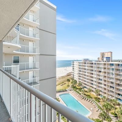 Tradewinds 906- Cute and Cozy! Beachfront! Amazing Heated Pool!