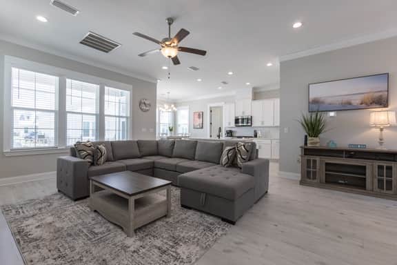 Blue Dolphin- Great Location, Amazing Pool, Putting Green, More!