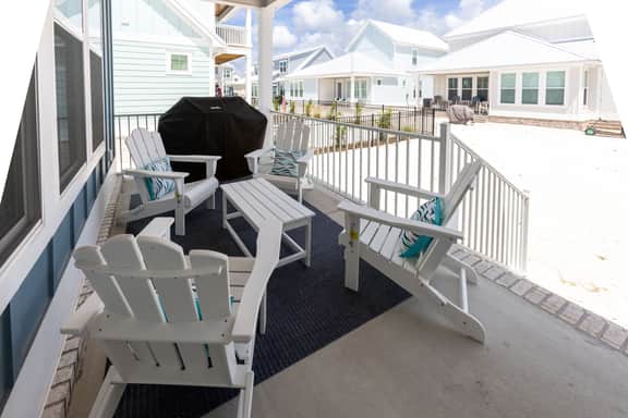 Blue Dolphin- Great Location, Amazing Pool, Putting Green, More!