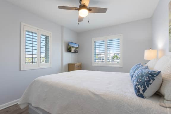 Westwind 204- 5 Star View! Gulf Front! Location X3! Desired Home!