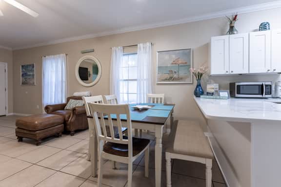 Villa Rose- OBA Living! Location X3! Close To Wharf, Golf, Food, Fun!