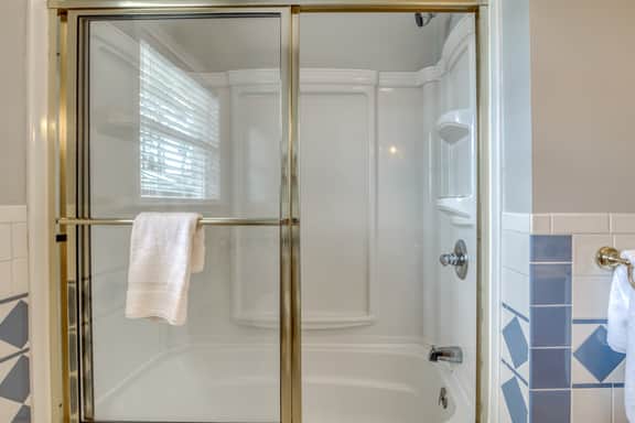 Fun Daze- Private Pool! XL Home, Near OWA, Sports Fields, Fun, Beach!