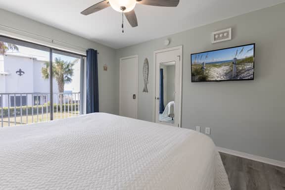 Seascape 105- Perfect Location! Beach View! Fun Pool! Free Parking!