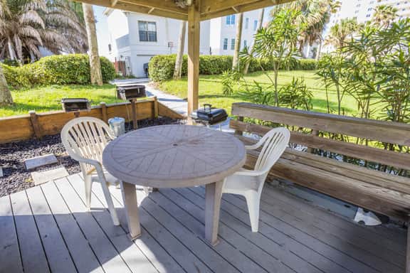 Seascape 105- Perfect Location! Beach View! Fun Pool! Free Parking!