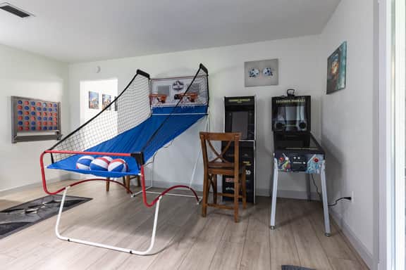 Turtle Time Retreat-Close To OWA, Tanger, Hospital! Game Room, Hot Tub!