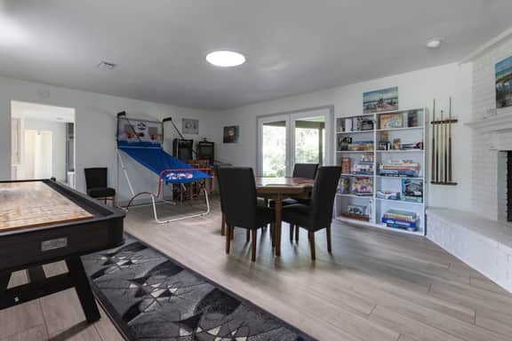 Turtle Time Retreat-Close To OWA, Tanger, Hospital! Game Room, Hot Tub!