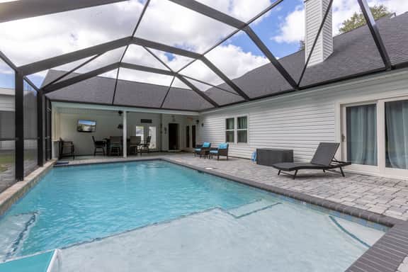 Southern Charm"- *Heated Pool, Close To OWA, Sports Plex, Tanger, & Beach!