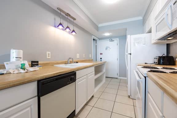 Island Shores 655- Clean, Beach Front, Walk Everywhere! Heart Of Gulf Shores!