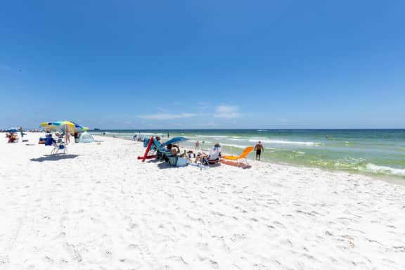 Island Shores 655- Clean, Beach Front, Walk Everywhere! Heart Of Gulf Shores!