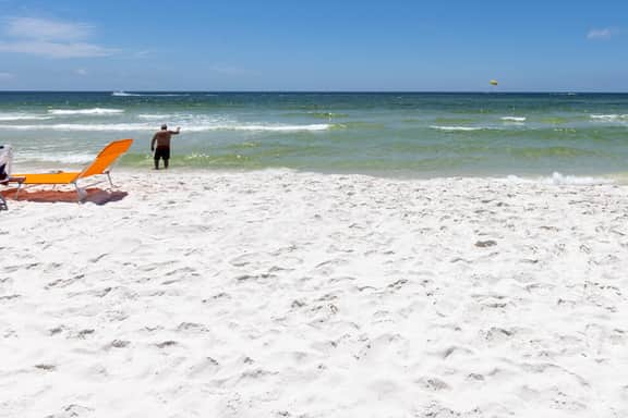 Island Shores 655- Clean, Beach Front, Walk Everywhere! Heart Of Gulf Shores!
