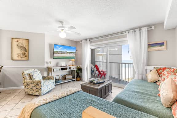 Tradewinds 906- Cute and Cozy! Beachfront! Amazing Heated Pool!