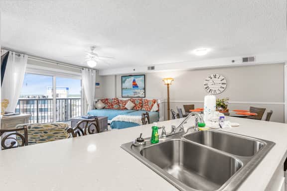 Tradewinds 906- Cute and Cozy! Beachfront! Amazing Heated Pool!