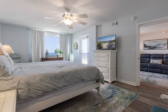 Castaways 4B- Location x3! Park & Walk! New Flooring! Beach Front! OMG View!