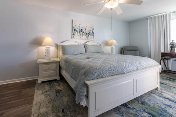 Castaways 4B- Location x3! Park & Walk! New Flooring! Beach Front! OMG View!