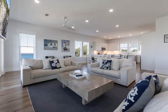 Summertime Blues- XL Luxury Home, Breathtaking Views, Private *Heated Pool! - Image 4
