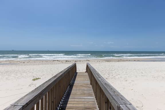 Summertime Blues- XL Luxury Home, Breathtaking Views, Private *Heated Pool! - Image 3