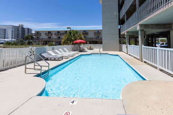 OE302- Hidden Jewel! Walk To Festivals, Beach, Restaurants, All! Nice Pool! - Image 2