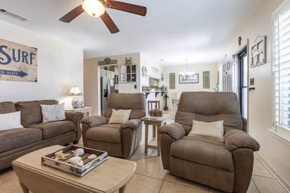 OE302- Hidden Jewel! Walk To Festivals, Beach, Restaurants, All! Nice Pool! - Image 5