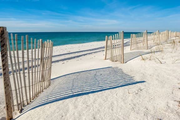 Coastal Harmony- Close To Shopping, OWA, Sports Plex, Minutes From Beach!