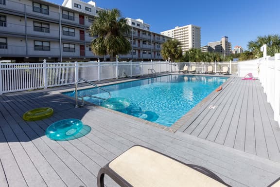 Seascape 105- Perfect Location! Beach View! Fun Pool! Free Parking!