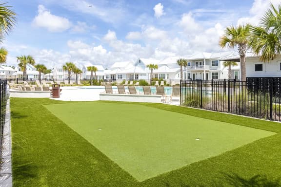 Blue Dolphin- Great Location, Amazing Pool, Putting Green, More!