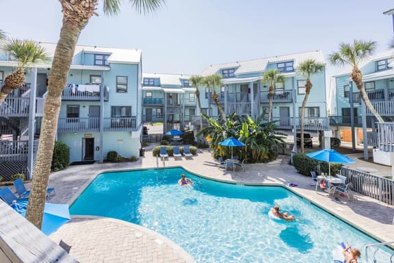 Ocean Reef 105-  Adorable! Budget Friendly! Beach Front! Great Pool!