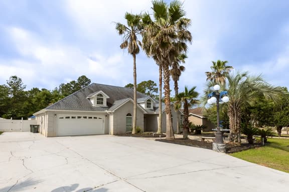Fun Daze- Private Pool! XL Home, Near OWA, Sports Fields, Fun, Beach!